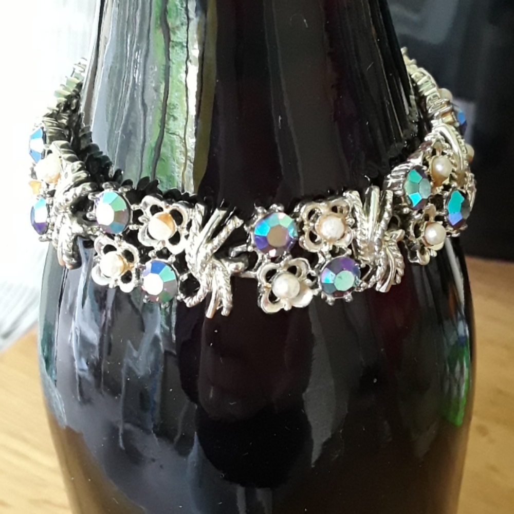 Coro EUC Beautiful Vintage Silvertone Bracelet